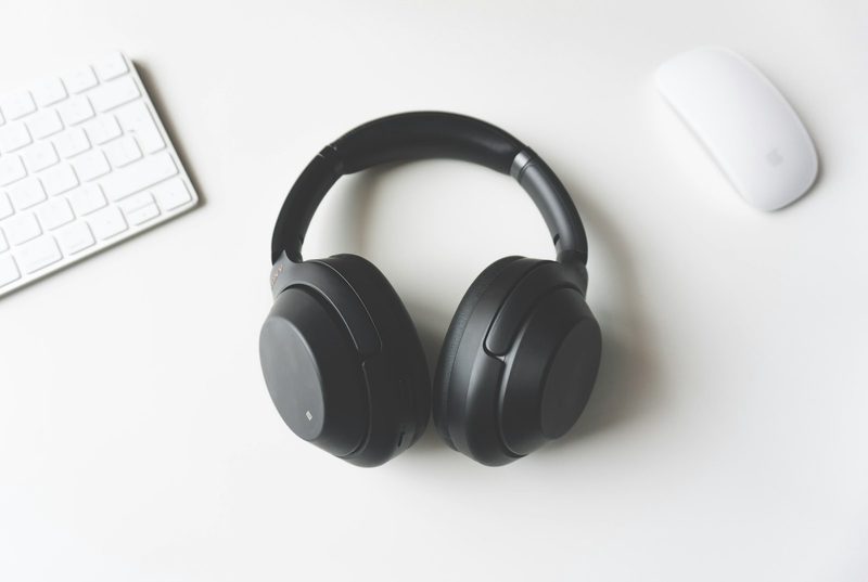 Planar magnetic headphones